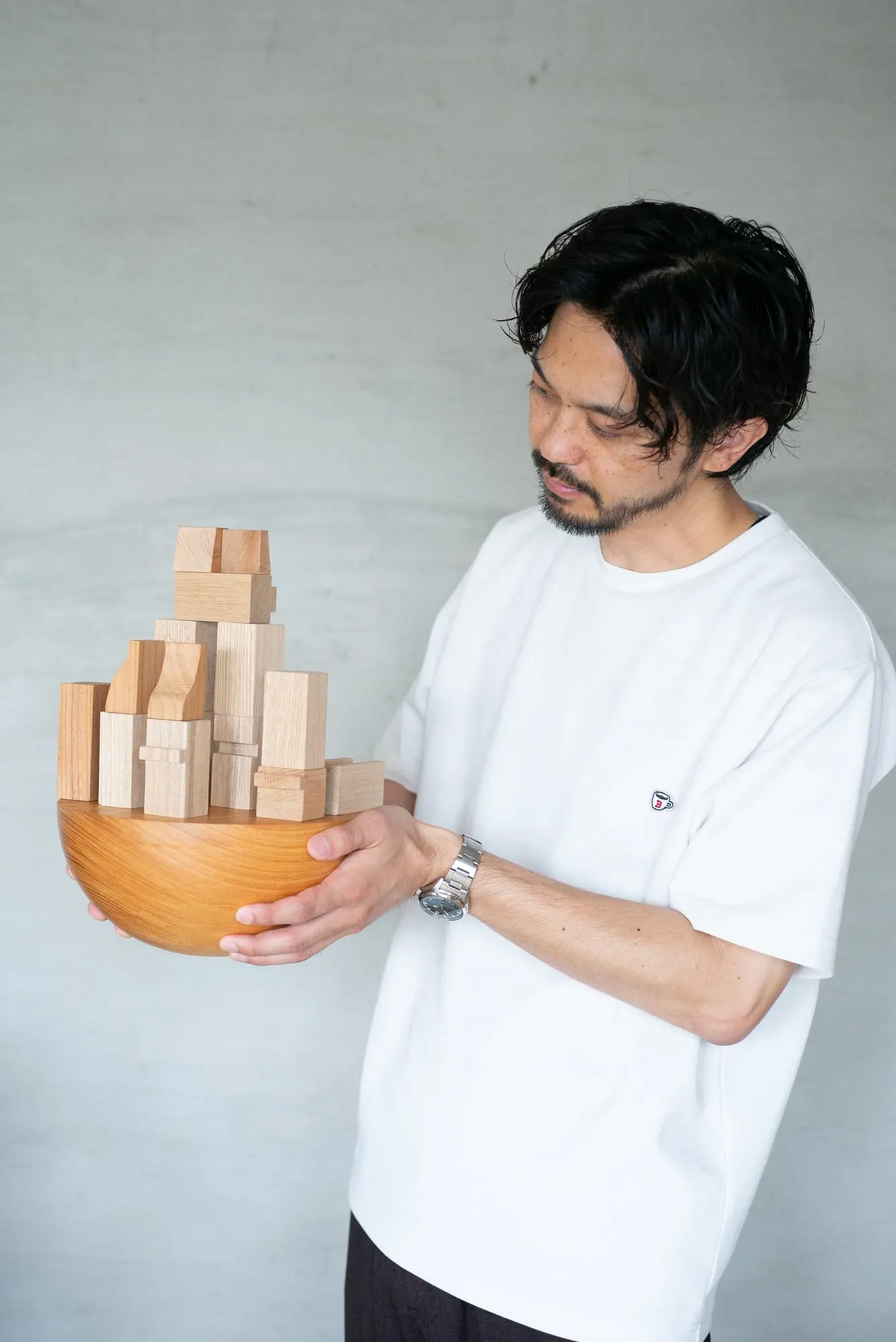 YURAGIを手にする代表・荒川
